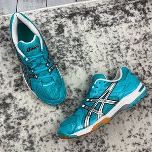 ASICS Women’s Gel-Rocket 6 volleyball shoes